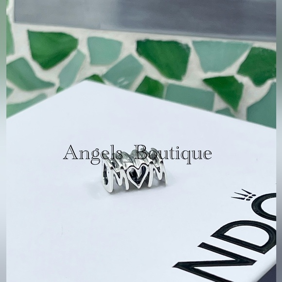 New Retired Pandora Mom Script Charm 797778 - Picture 1 of 5